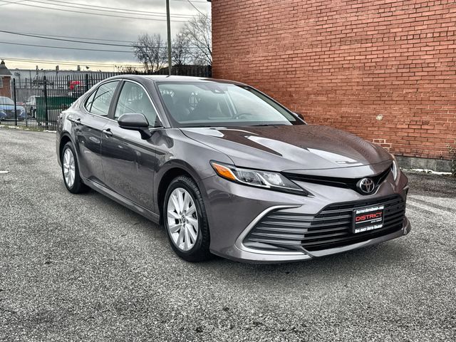 2023 Toyota Camry LE's photo