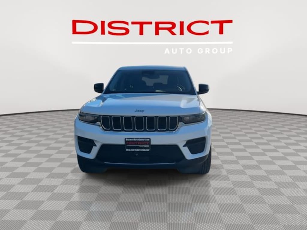 Used 2024 Jeep Grand Cherokee Laredo SUV