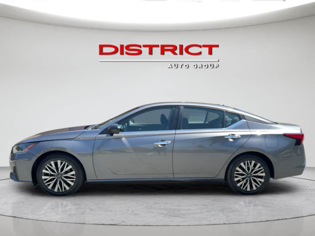 Used 2024 Nissan Altima 2.5 SV Sedan