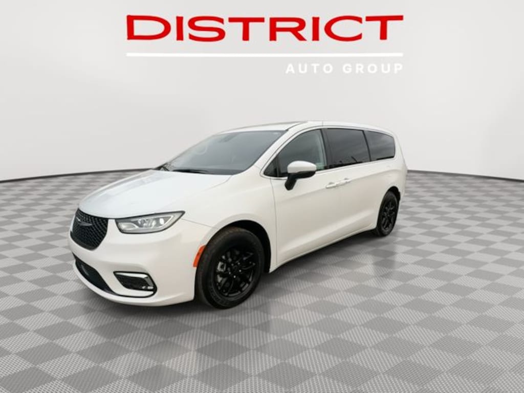 Used 2023 Chrysler Pacifica Touring L Van Passenger Van