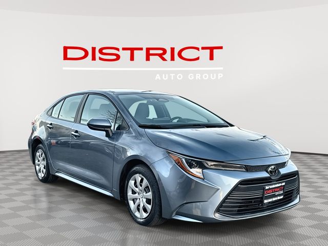 2024 Toyota Corolla LE's photo