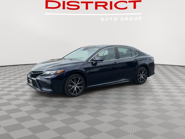 2022 Toyota Camry SE photo 3