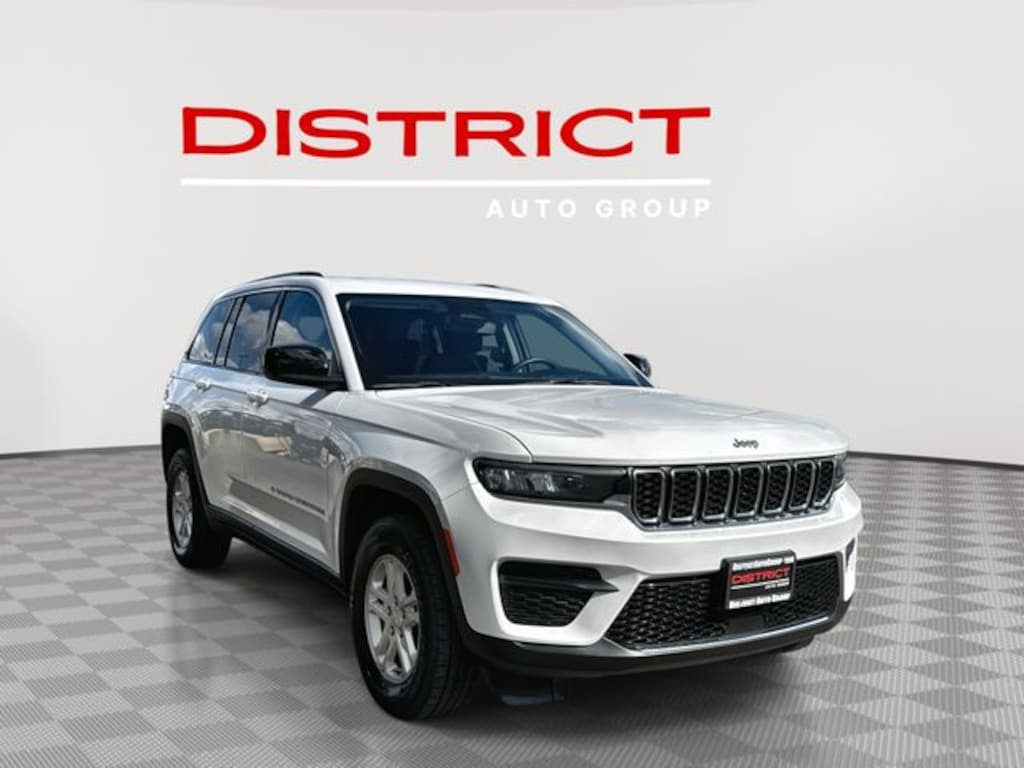 Used 2024 Jeep Grand Cherokee Laredo SUV