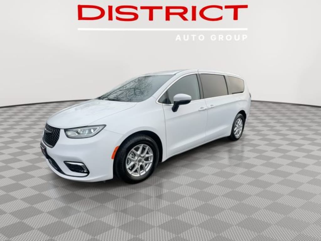Used 2023 Chrysler Pacifica Touring L Van Passenger Van