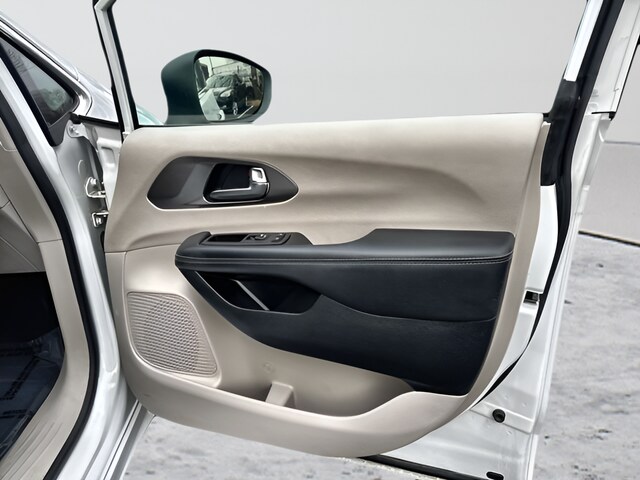 2023 Chrysler Pacifica Touring L - Photo 28