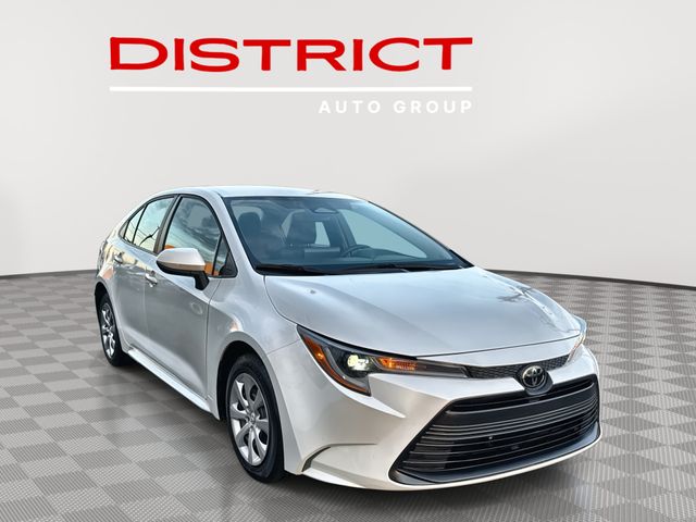 2024 Toyota Corolla LE's photo