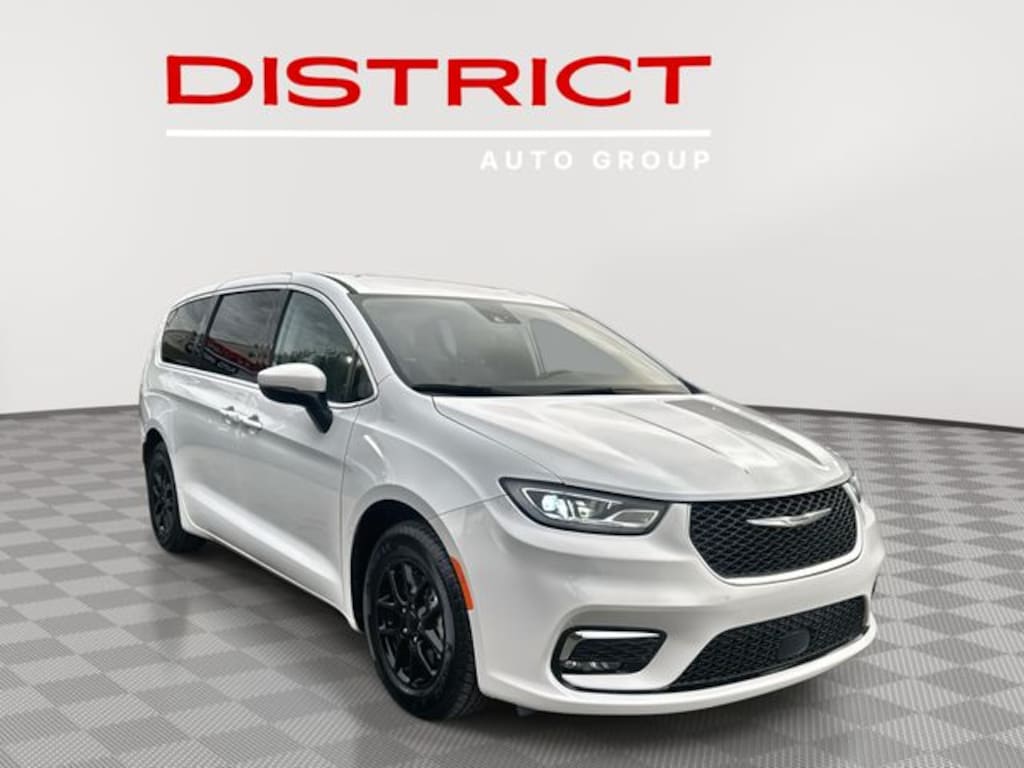 Used 2023 Chrysler Pacifica Touring L Van Passenger Van