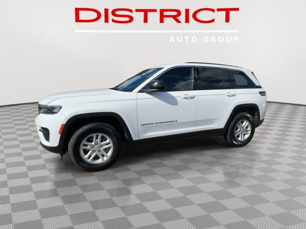 Used 2024 Jeep Grand Cherokee Laredo SUV