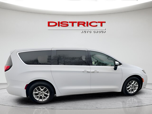 2023 Chrysler Pacifica Touring L - Photo 9