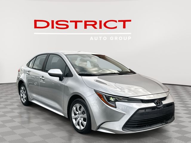 2024 Toyota Corolla LE's photo