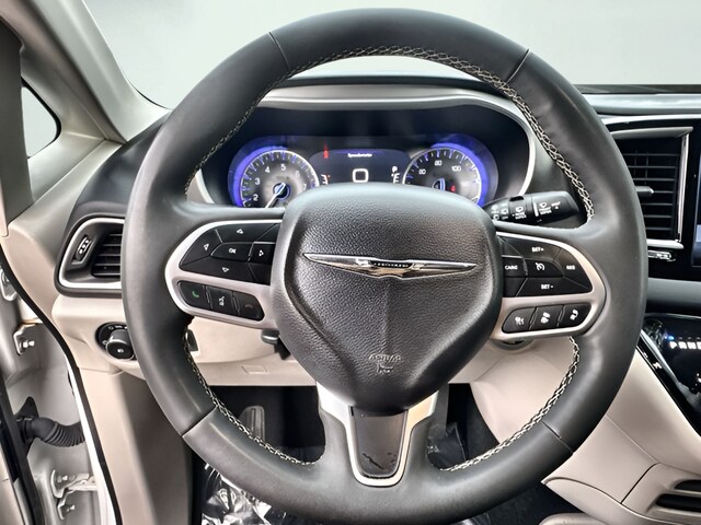 2023 Chrysler Pacifica Touring L - Photo 11