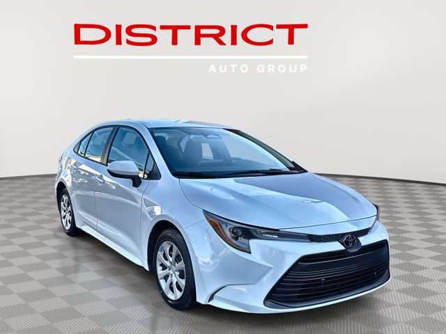 2024 Toyota Corolla LE's photo