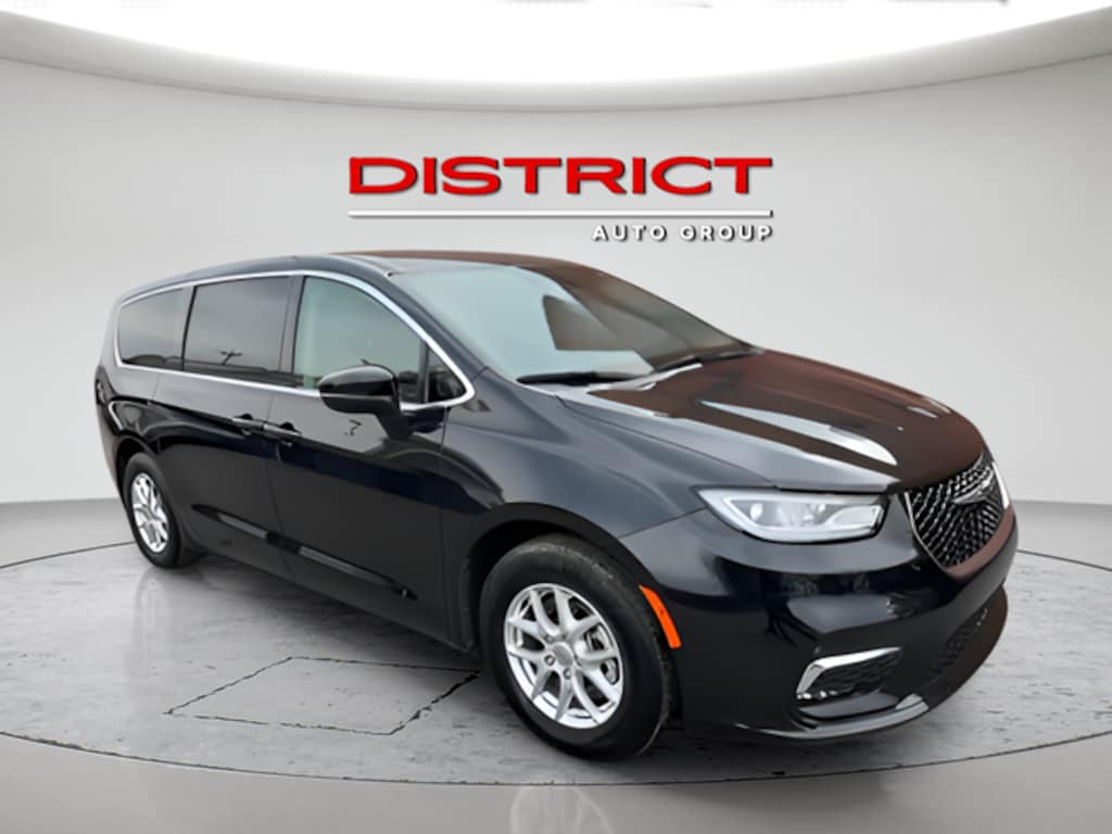 Used 2023 Chrysler Pacifica Touring L Van Passenger Van