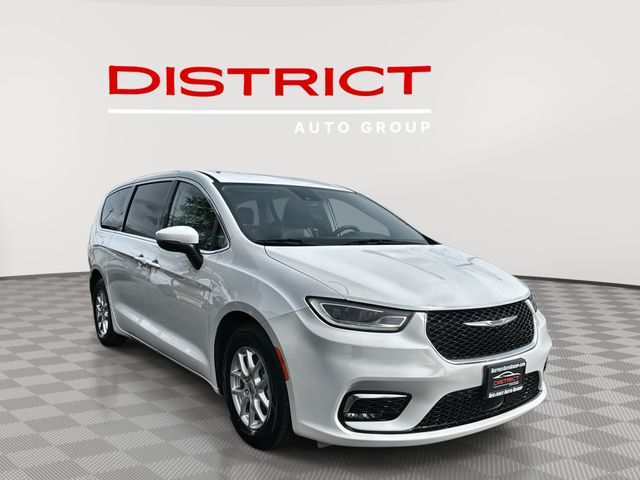 2023 Chrysler Pacifica Touring L's photo