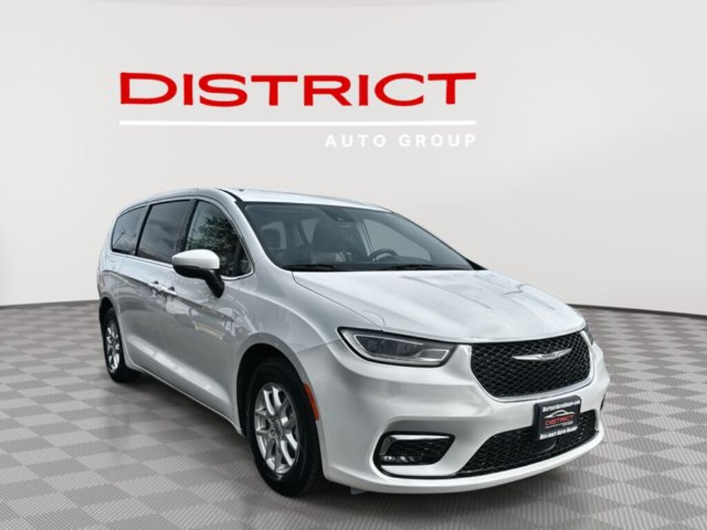 Used 2023 Chrysler Pacifica Touring L Van Passenger Van
