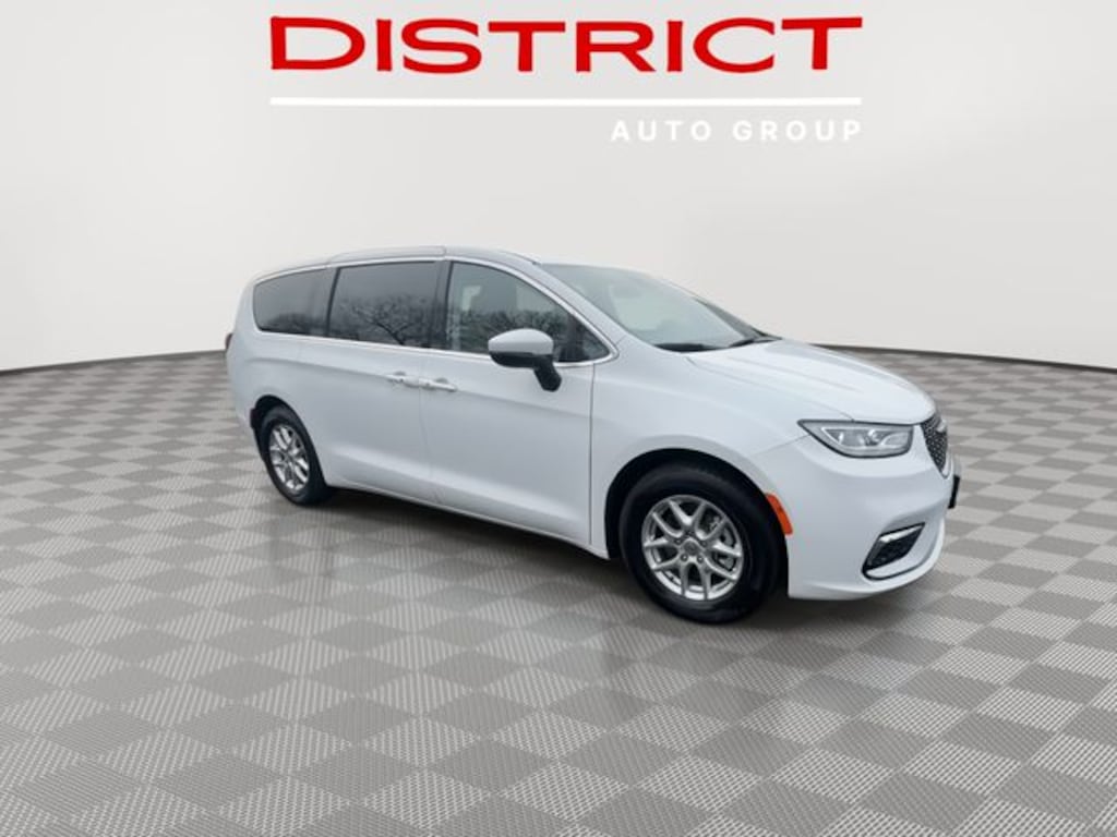 Used 2023 Chrysler Pacifica Touring L Van Passenger Van