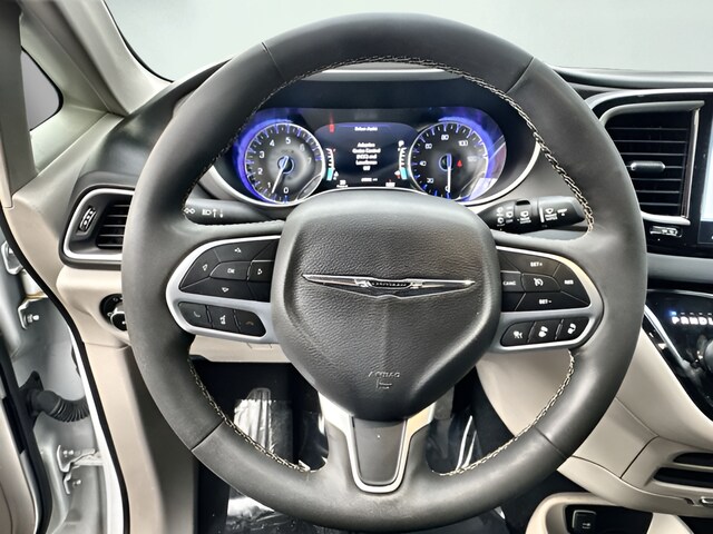 2023 Chrysler Pacifica Touring L - Photo 11