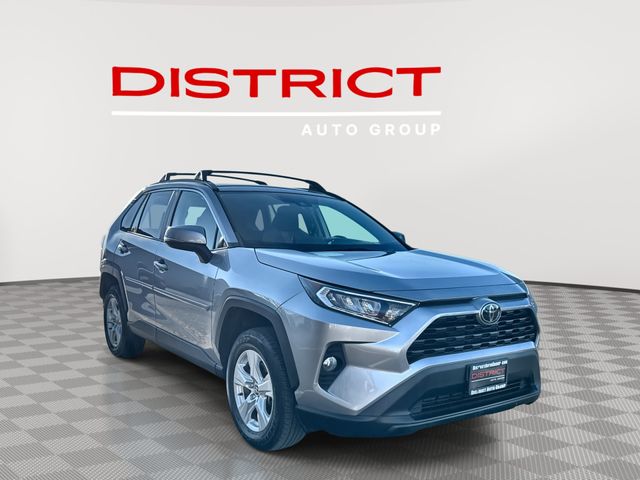 2021 Toyota RAV4 XLE's photo