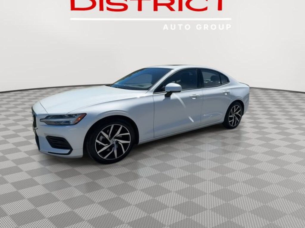 Used 2020 Volvo S60 T5 Momentum Sedan
