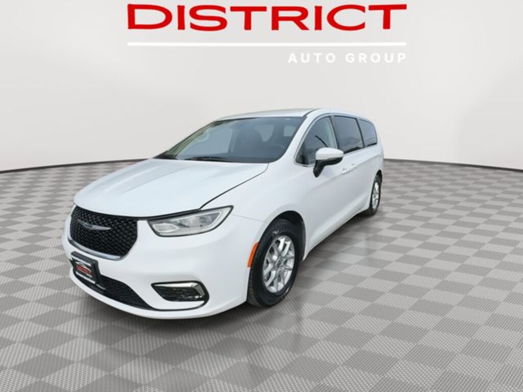 Used 2023 Chrysler Pacifica Touring L Van Passenger Van