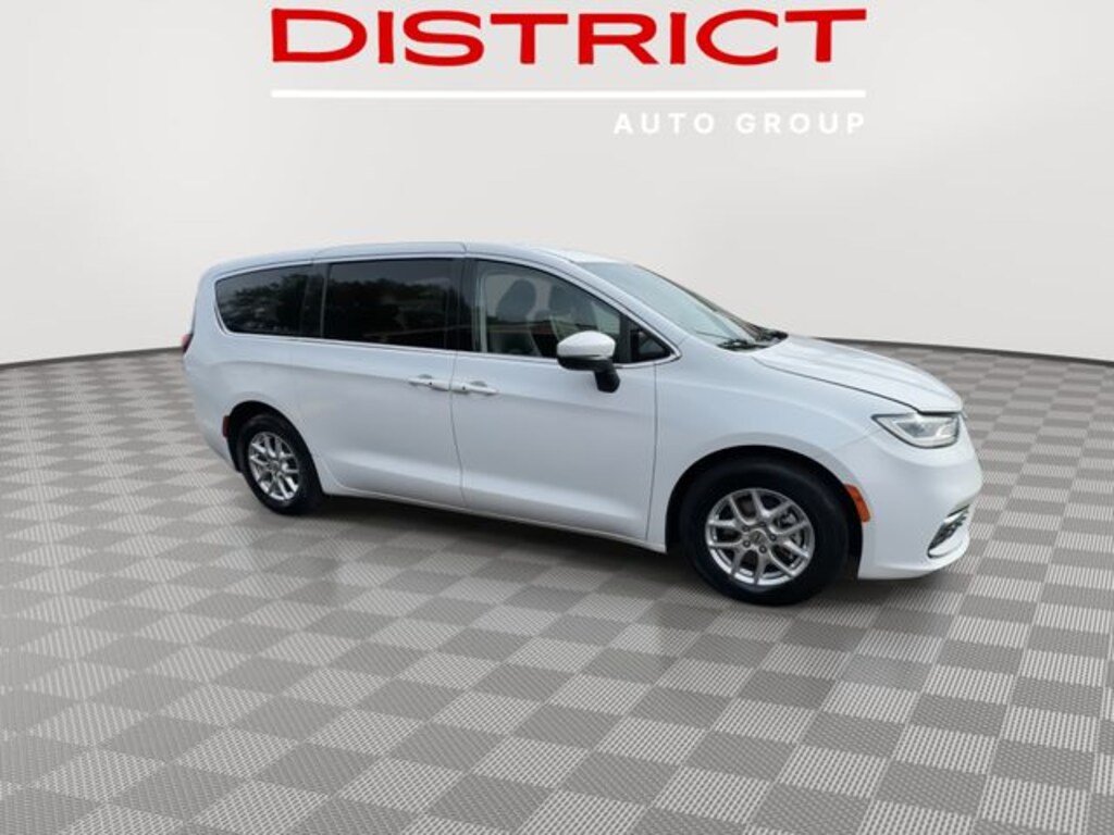 Used 2023 Chrysler Pacifica Touring L Van Passenger Van