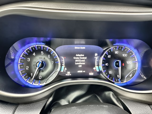 2023 Chrysler Pacifica Touring L - Photo 10