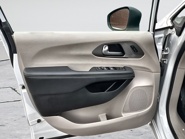 2023 Chrysler Pacifica Touring L - Photo 15