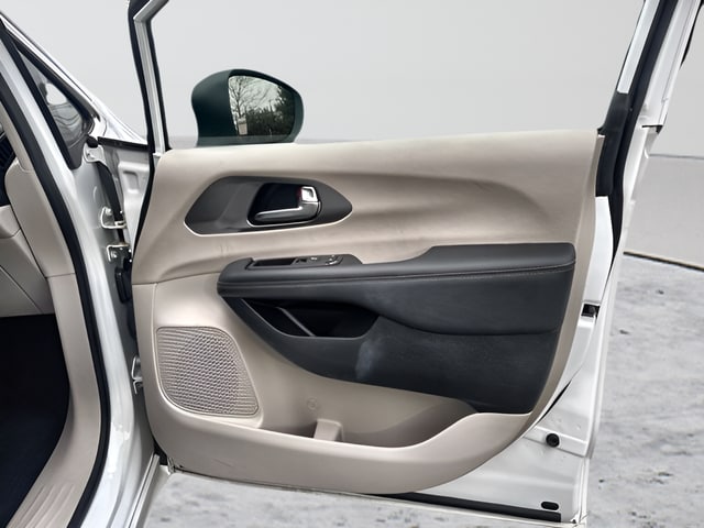 2023 Chrysler Pacifica Touring L - Photo 30