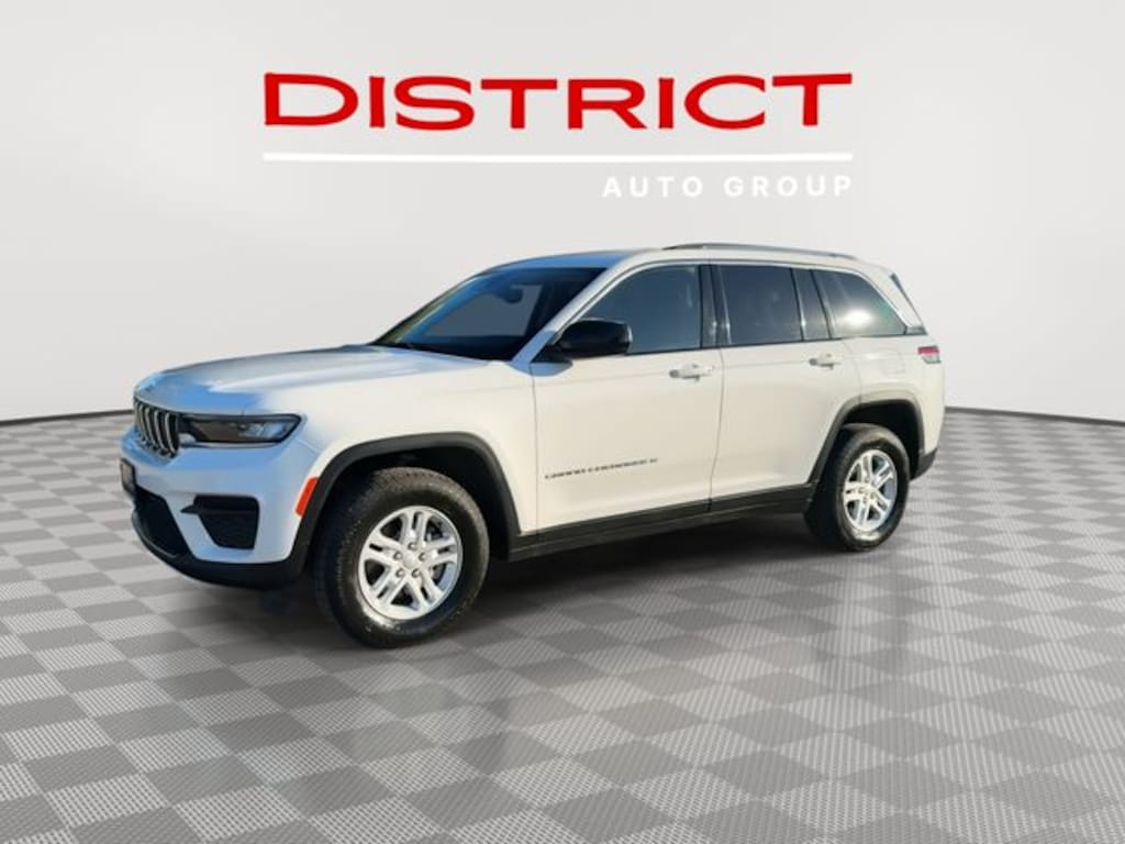 Used 2024 Jeep Grand Cherokee Laredo SUV