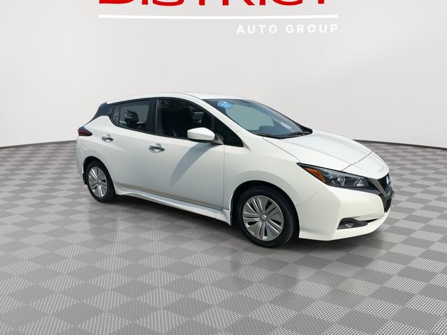 2022 Nissan Leaf S photo 2