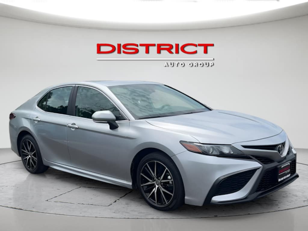 Used 2024 Toyota Camry SE Sedan