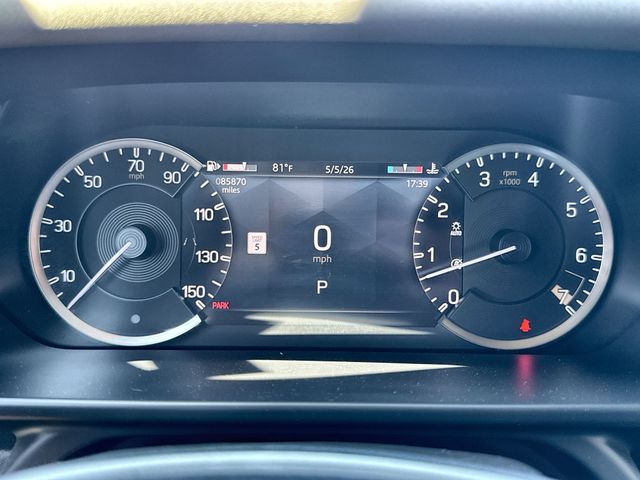 2023 Land Rover Defender SE's photo