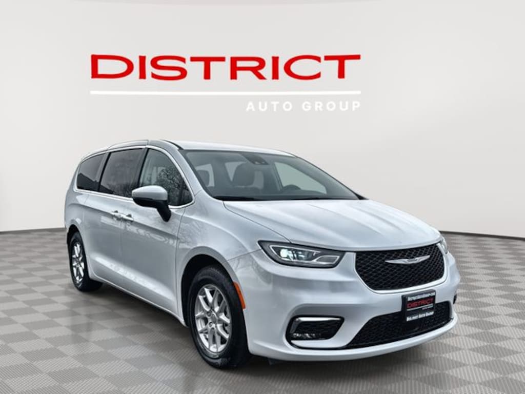 Used 2023 Chrysler Pacifica Touring L Van Passenger Van