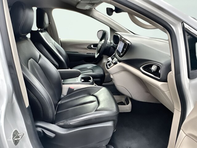 2023 Chrysler Pacifica Touring L - Photo 24