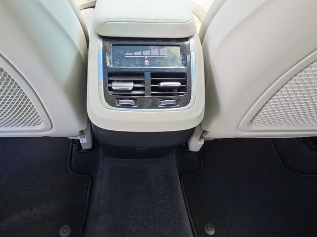2023 Volvo XC60 Ultimate - Photo 12