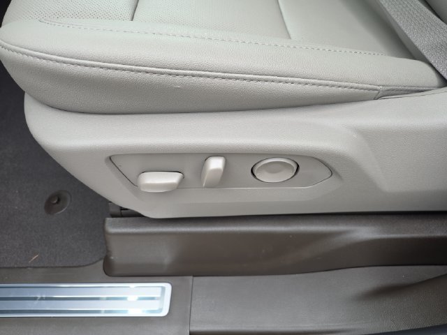 2026 GMC Sierra 1500 SLT - Photo 19