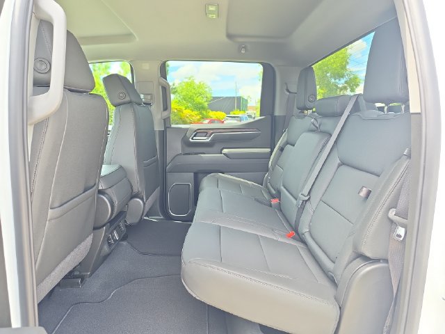 2026 GMC Sierra 1500 SLT - Photo 9