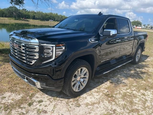 2024 GMC Sierra 4WD Crew Cab Short Box Denali's photo