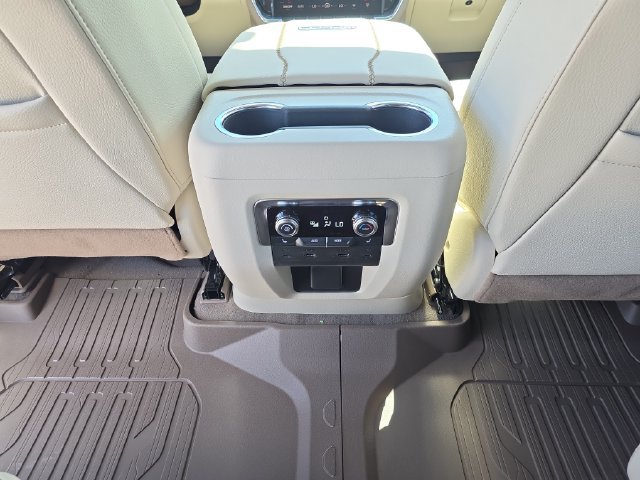 2026 GMC Yukon XL Denali - Photo 15