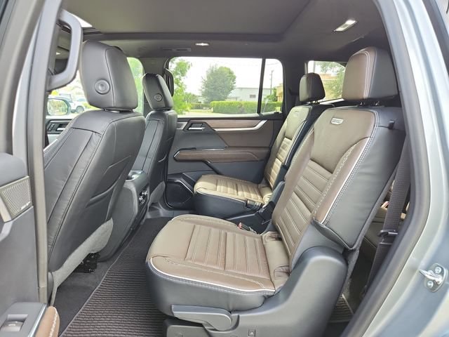 2026 GMC Acadia Denali Ultimate - Photo 9