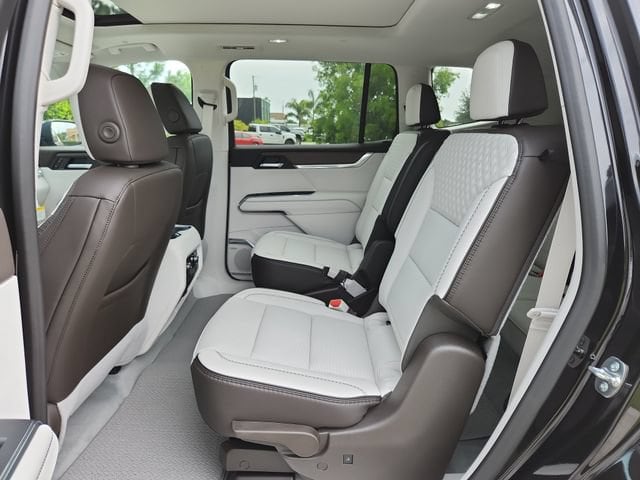 2026 GMC Acadia Denali - Photo 10