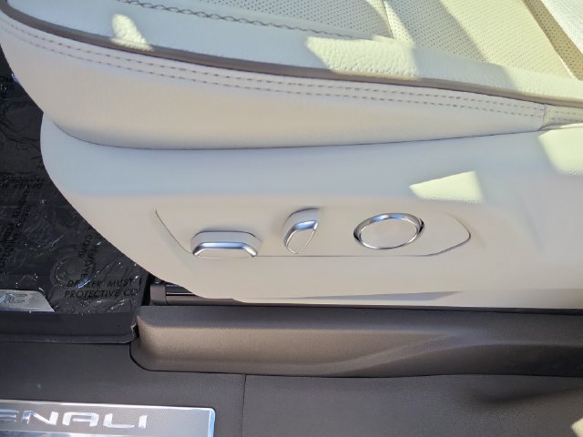 2026 GMC Yukon XL Denali - Photo 22