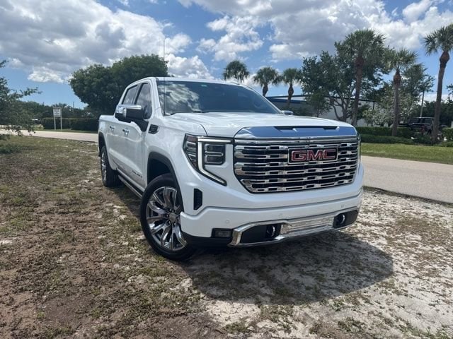 2023 GMC Sierra 4WD Crew Cab Short Box Denali's photo