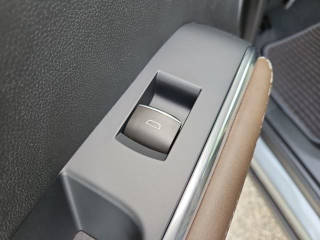 2026 GMC Acadia Denali Ultimate - Photo 12