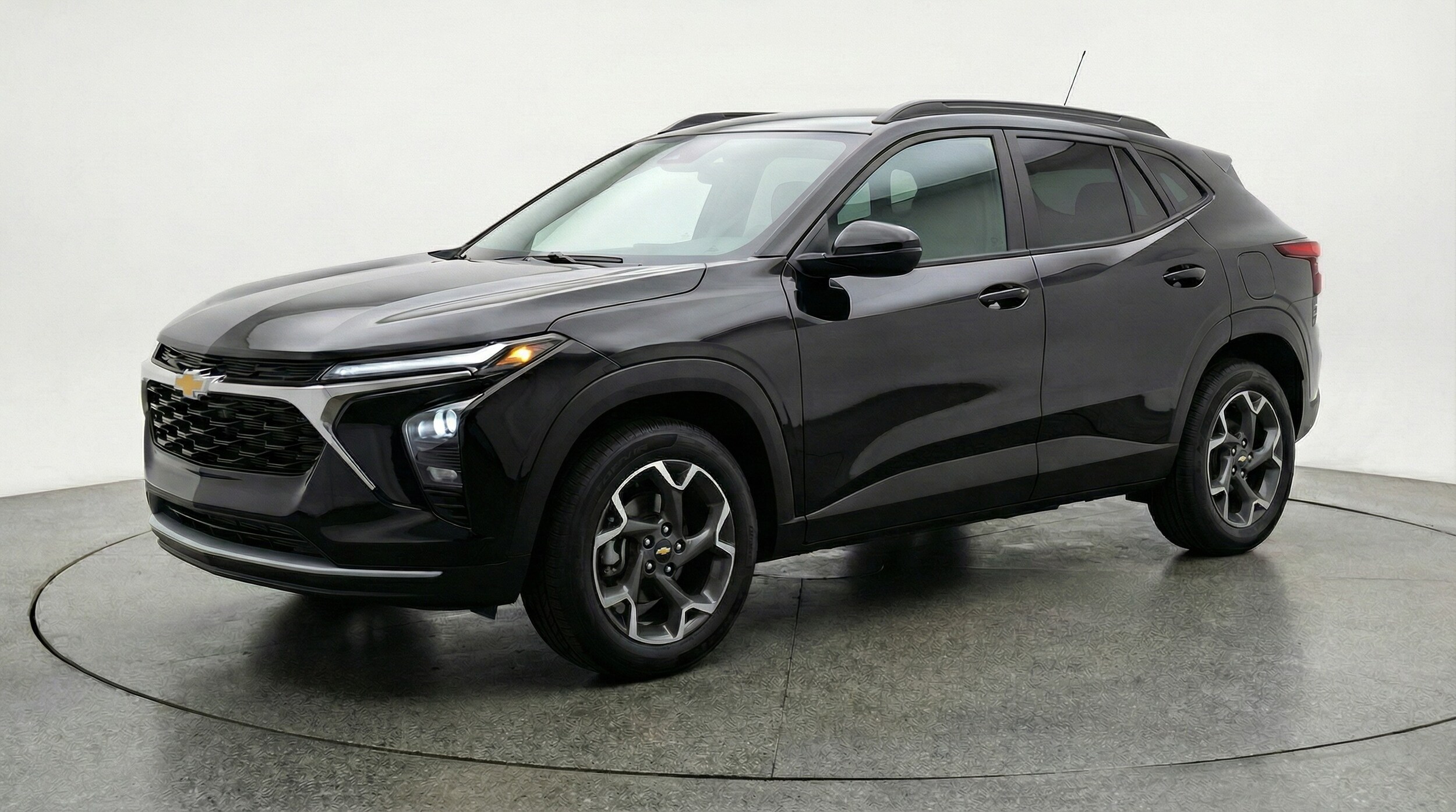 Thumbnail: 2025 Chevrolet Trax - 3