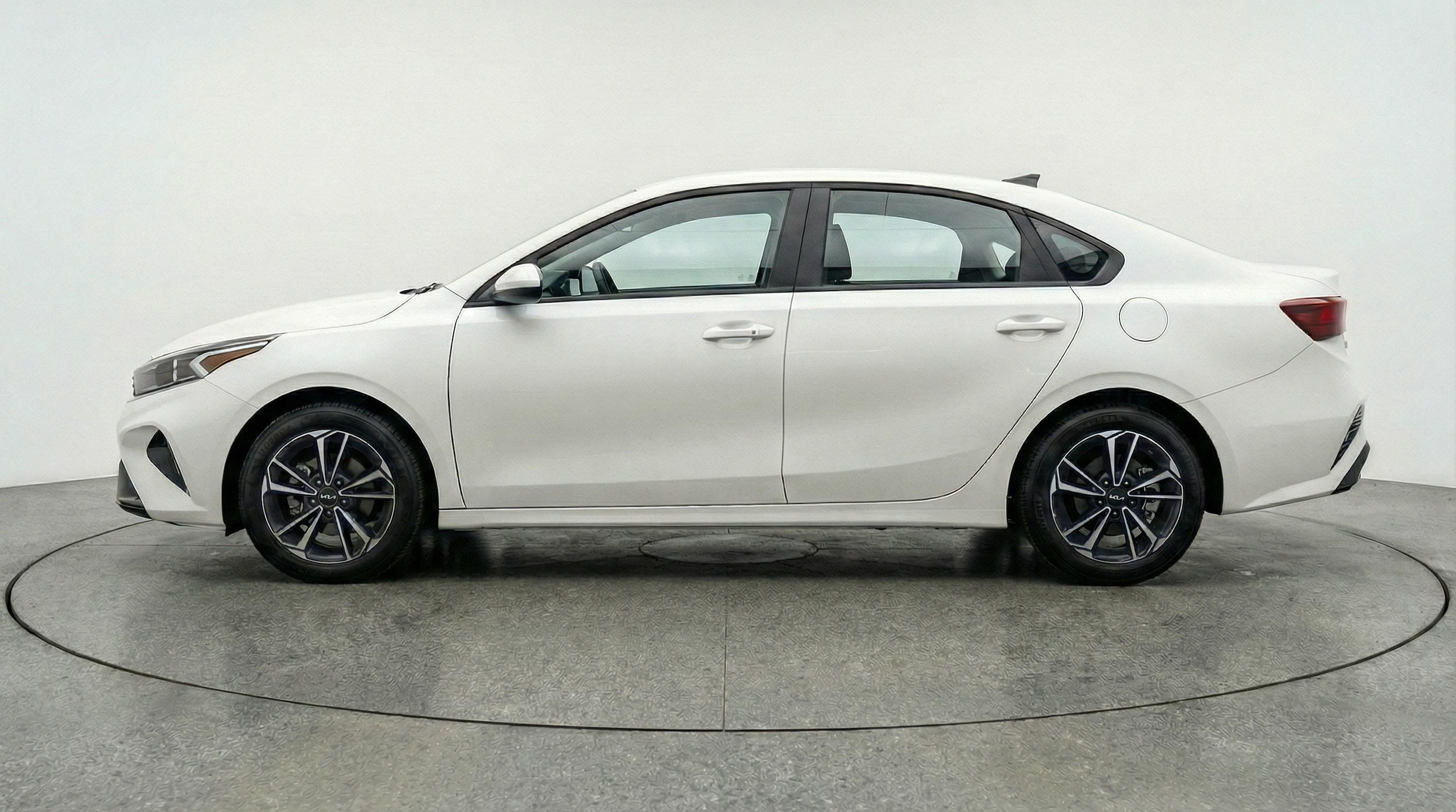 Thumbnail: 2024 Kia Forte - 4