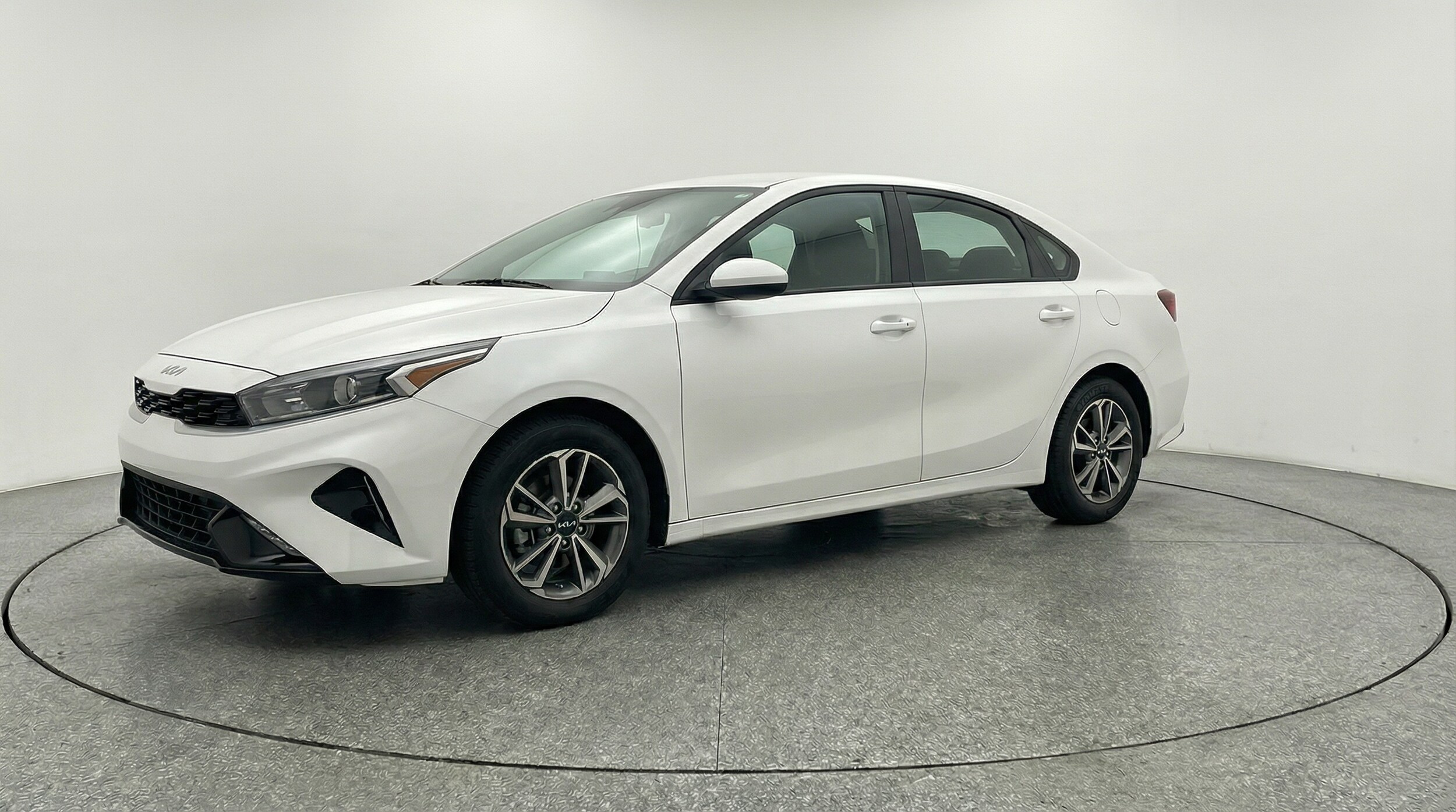 Thumbnail: 2024 Kia Forte - 3
