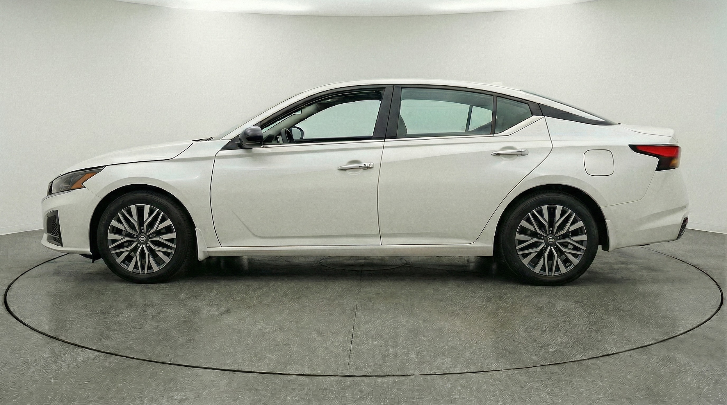 Thumbnail: 2025 Nissan Altima - 4