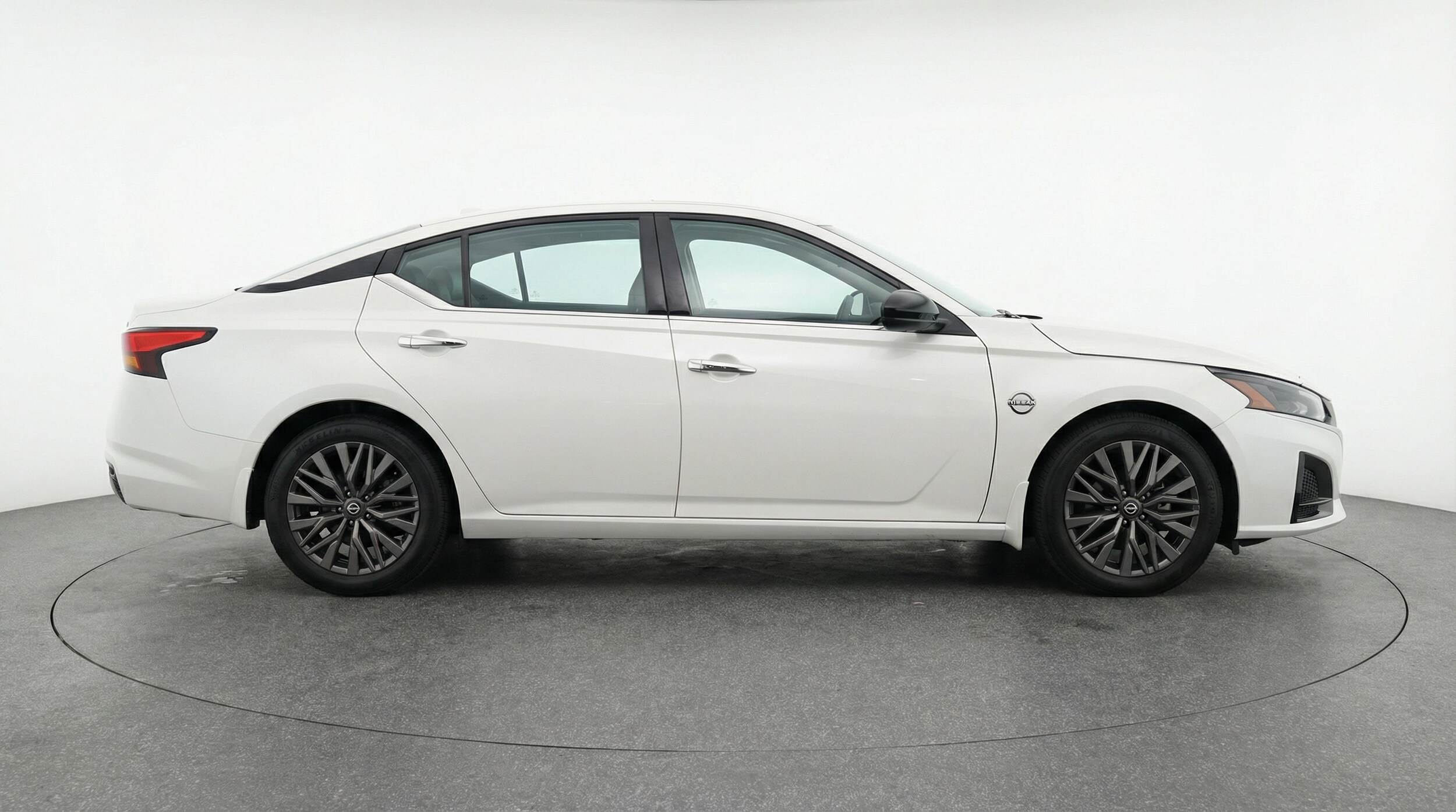 Thumbnail: 2025 Nissan Altima - 8