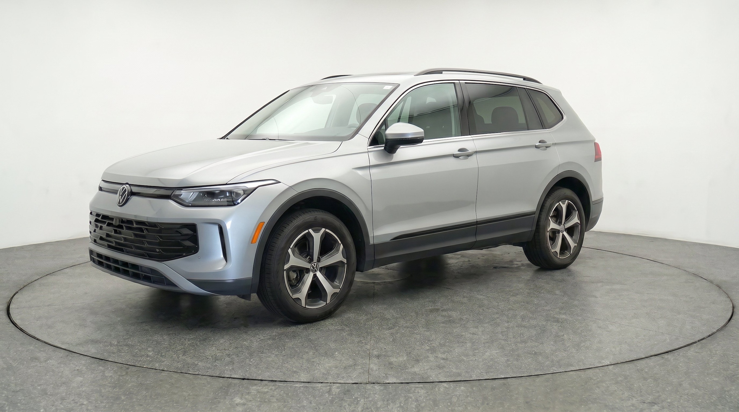 Thumbnail: 2026 Volkswagen Tiguan - 3